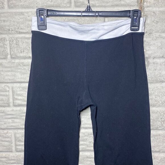 Lululemon Capri Flare Leggings Women's Size 6 - Picture 3 of 6